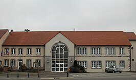 Gemeentehuis en school