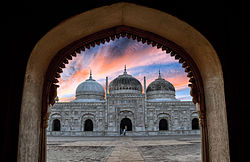 The Abbasi Mosque at the nearby Derawar Fort