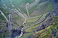 Trollstigen (agost 2004)abans de la modificació de les corbes inferiors.