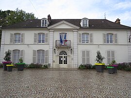 The town hall in Égly