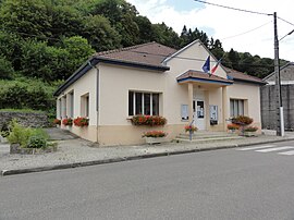 The town hall in Montplonne