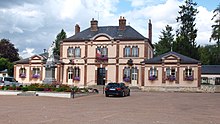 Bléneau-FR-89-mairie-02.jpg