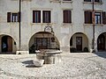 Piazza Castello, pozzo