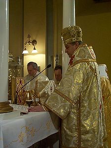 El bisbe Ján Babjak, celebrant la Divina Litúrgica