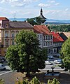 Karlsplatz (Karlovo náměstí), im Hintergrund der Wachturm (Městská hláska)