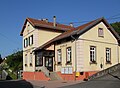 Rathaus- und Schulgebäude