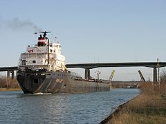 Frachtschiff im Wellandkanal