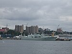 Fregatten HMCS Fredericton (FFH 337) i Halifax-klass vid kaj inne på CFB Halifax i provinsen Nova Scotia som är huvudbasen på Atlantkusten.