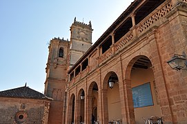 Turoj Trinidad kaj Tardón kaj lonja de Santo Domingo.