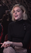 Kiernan Shipka interprète Sabrina.