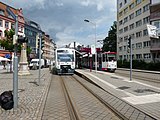 Trein aan een tramhalte in Zwickau.