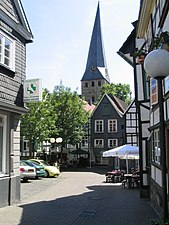 De gedraaide toren van de Sint-Georgekerk