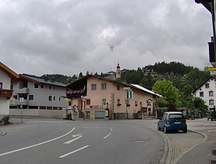 Dorfzentrum von Tarrenz entlang der Mieminger Straße