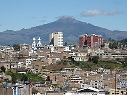 Ipiales, al fondo el volcán Chiles