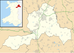 Mapa konturowa Wrexham, blisko centrum u góry znajduje się punkt z opisem „Racecourse Ground”