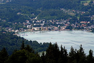 Blick vom Pyramidenkogel auf die Bucht von Velden (Juli 2007)