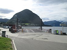 Volda ferjekai. E39 går sidan 2014 i tunnel gjenom Rotsethornet i bakgrunnen. Foto: Jan-Tore Egge (2014)