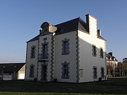 Skyline of La Roche-Derrien