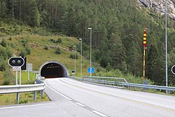 Kvivstunnelen, Kvivsvegen, E39