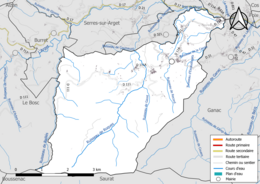 Carte en couleur présentant le réseau hydrographique de la commune