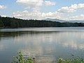 Hammersee, im Hintergrund der Ještěd (Jeschken)