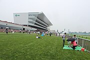 札幌競馬場スタンド（2014年7月）