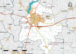 Carte de la commune avec localisation des mégalithes.