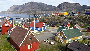 Sisimiut centrum, Kangerluarsunnguaq Bay, an the massif o Palasip Qaqqaa