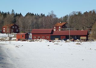 Gårdens ekonomibyggnader, mars 2013.