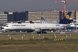 Een McDonnell Douglas MD-11F in de luchthaven van Frankfurt.