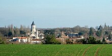 Échiré-église&village.jpg