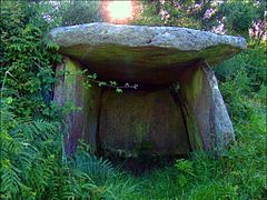 Casota de Freáns, Vimianzo, a Bronze Age megalith with no corridor or tumulus