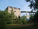 Kohleverlade- und Sortierbunker mit Seilbahnbrückenfragment sowie Reste der Stichgleisanlage