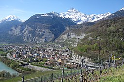 Saint-Maurice med Dents du Midi i bakgrunden