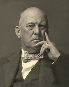 Aleister Crowley v roce 1925