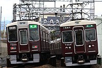 7300系による大阪梅田駅行き準急と京都河原町駅行き準急（2021年2月26日）