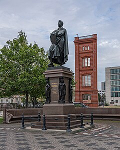 Friedrich Drake, Monument à Karl Friedrich Schinkel (1869), Berlin, Schinkelplatz.