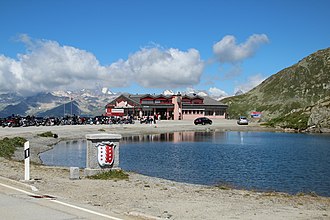 Kantonsgrenze am Strassenpass Blickrichtung West