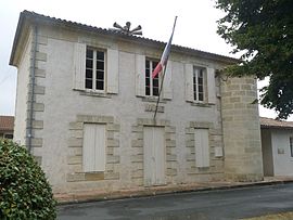 The town hall in Saugon