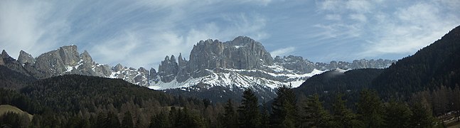 Le massif du Catinaccio vu du val di Tires.