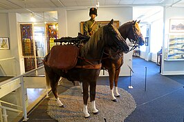 Lewis mitrailleur te paard in het museum