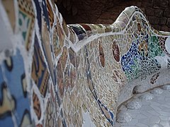 Mozaicuri trencadís în Parcul Güell, de Antoni Gaudí, în Barcelona (1914)