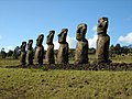 Ahu Akivi, la unusola, vizaĝo de kies moai rigardas direkte al la maro