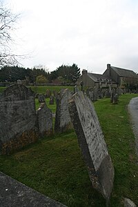 Malnovaj tomboŝtonoj en Kilkenny (Irlando)