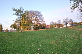 Tøyenparken med Bellevue og Tøyenbadet (revet 2020). Foto: Helge Høifødt