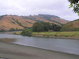 De Russian River stroomafwaarts van Duncans Mills.