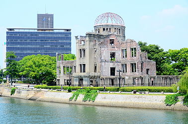 Nhìn từ Công viên tưởng niệm Hòa bình Hiroshima