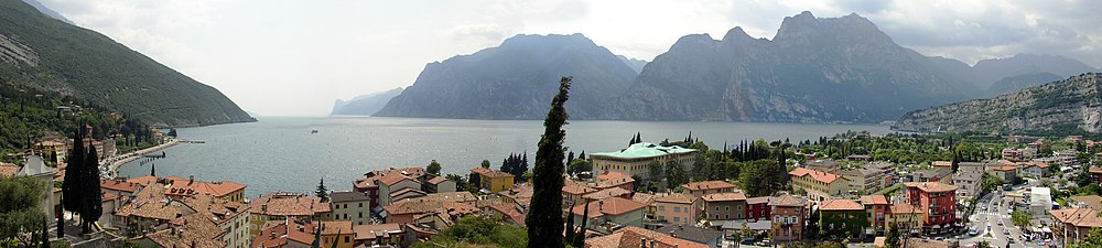 Pogled iz mjesta Torbole na jezero