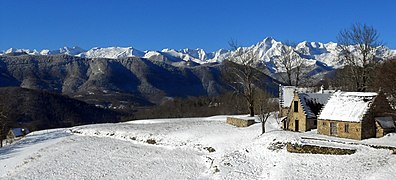 Les granges de Cominac, sur la commune d'Ercé (Ariège).