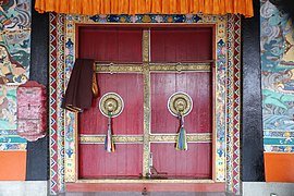 Portes à l'intérieur du monastère